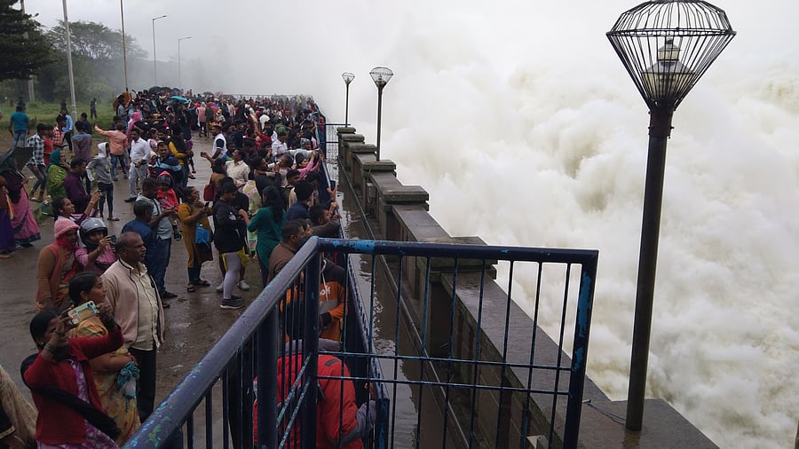 <div class="paragraphs"><p>A large number of people enjoy the view of water being released from Hemavathi dam in Gorur, Hassan taluk. </p></div>