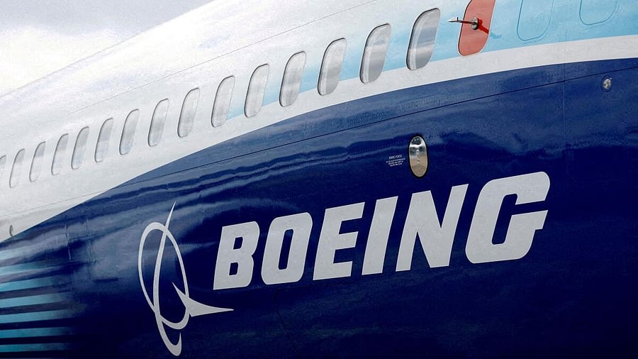<div class="paragraphs"><p>A Boeing aircraft.</p></div>