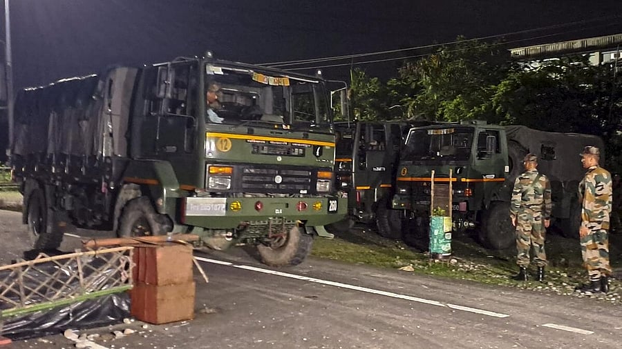 <div class="paragraphs"><p>Indian Army personnel stand guard near the India-Bangladesh border checkpost in Bengal's Fulbari. (Representative image)</p></div>