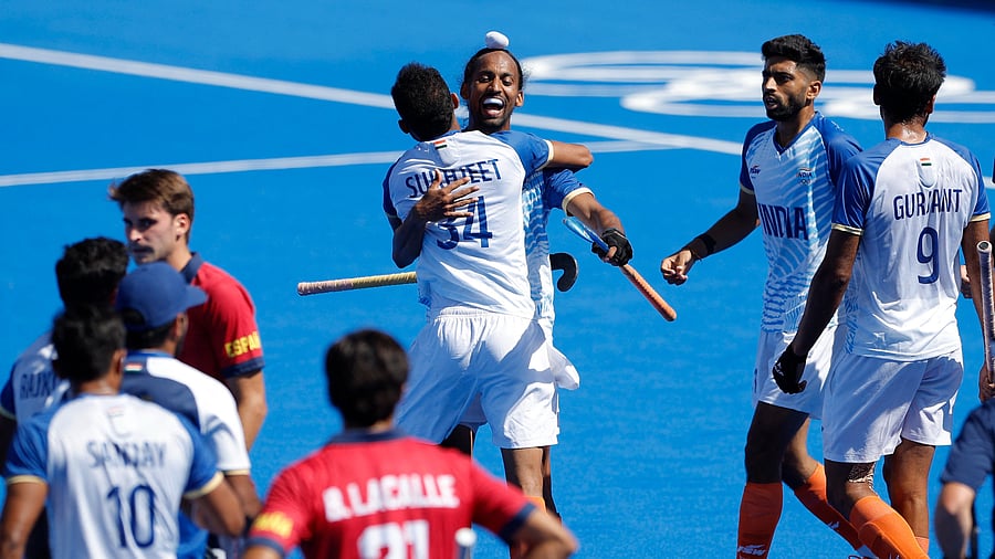 <div class="paragraphs"><p>Sukhjeet Singh of India and Hardik Singh of India celebrate with teammates winning the match</p></div>