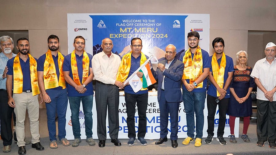 <div class="paragraphs"><p>Kargil War veterans. </p></div>