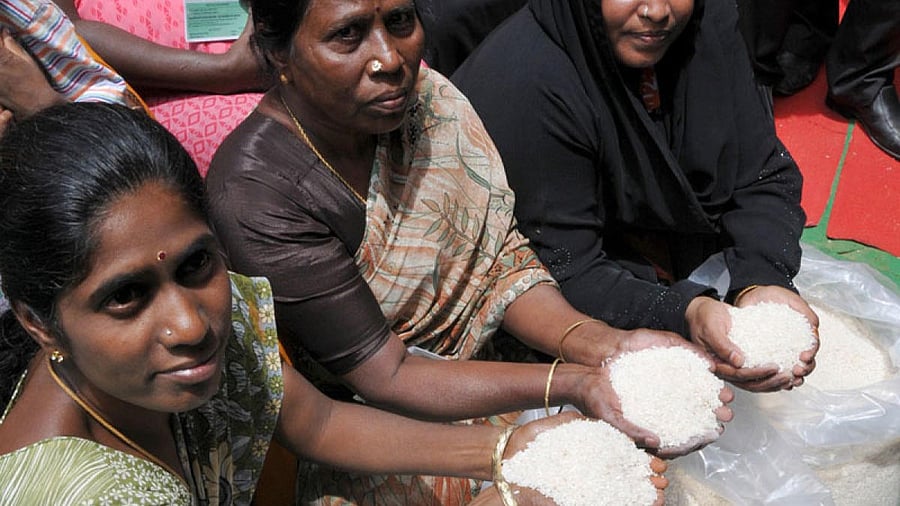 <div class="paragraphs"><p>Beneficiaries of the Anna Bhagya scheme. </p></div>