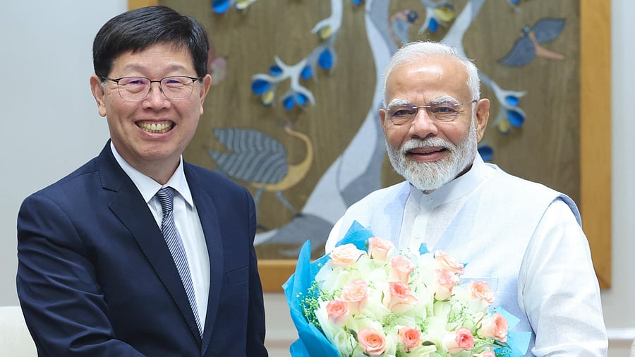 <div class="paragraphs"><p>PM Modi with Foxconn Chairman Young Liu.</p></div>