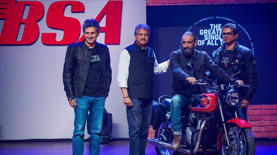 <div class="paragraphs"><p> Chairman Mahindra group Anand Mahindra with Co-founders of Classic Legends Pvt. Ltd. Anupam Thareja, Boman Irani and CEO Anand Singh Joshi during the launch of BSA Gold Star 650 in Mumbai.</p></div>