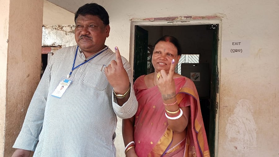 <div class="paragraphs"><p>File photo of&nbsp;Jual Oram and his wife Jhingia Oram.</p></div>