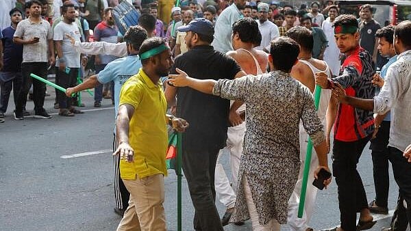 <div class="paragraphs"><p>Protesters in Bangladesh.</p></div>