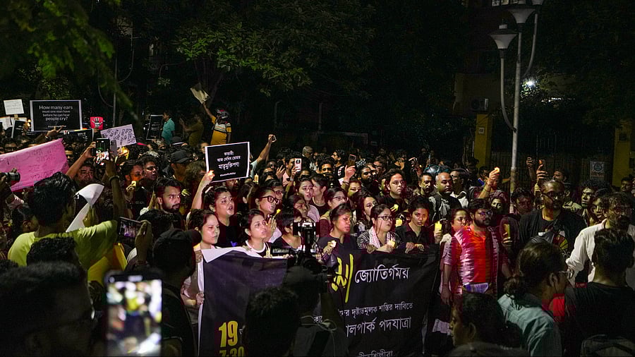 <div class="paragraphs"><p> Youngsters take part in a protest against the alleged sexual assault and murder of a postgraduate trainee doctor, in Kolkata, Monday, Aug. 19, 2024. </p></div>