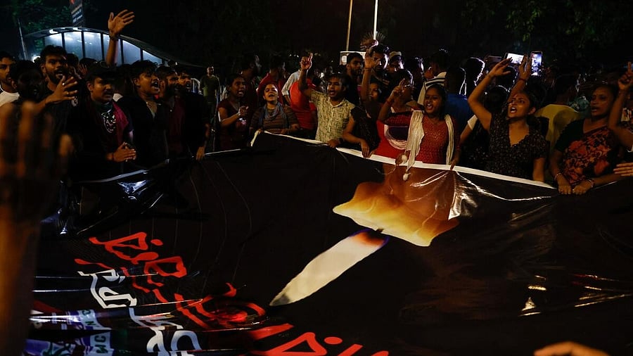 <div class="paragraphs"><p>Supporters of the East Bengal and Mohun Bagan football clubs shout slogans as they protest condemning the rape and murder of a trainee medic at a government-run hospital, in Kolkata.</p></div>