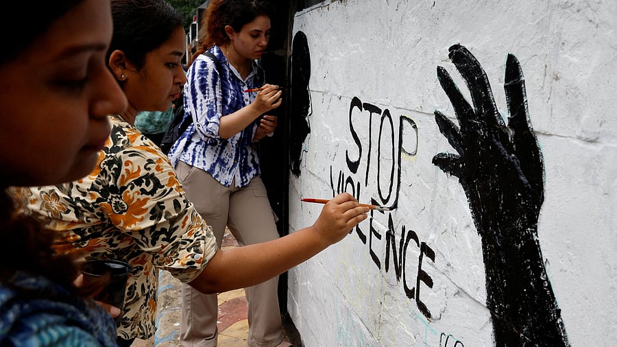 <div class="paragraphs"><p>Following the incident, the Fatima Jinnah Medical College Women University (FJMCU) students and lady doctors held a demonstration outside the hospital. (Representative image)</p></div>