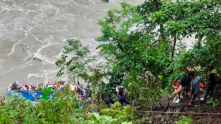 <div class="paragraphs"><p>Rescue work underway after an Indian number plate bus with 40 passengers coming from Pokhara to Kathmandu fell into the Marsyangdi river at Tanahun, Abu Khaireni, Nepal, Friday, Aug. 23, 2024. </p></div>