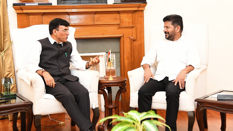 <div class="paragraphs"><p>Telangana Chief Minister Revanth Reddy with Minister for Sports and Youth Affairs, Mansukh L Mandaviya (L).</p></div>