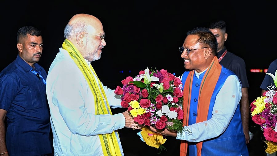 <div class="paragraphs"><p>  Home Minister Amit Shah being welcomed by Chhattisgarh Chief Minister Vishnu Deo Sai upon his arrival, in Raipur.</p></div>