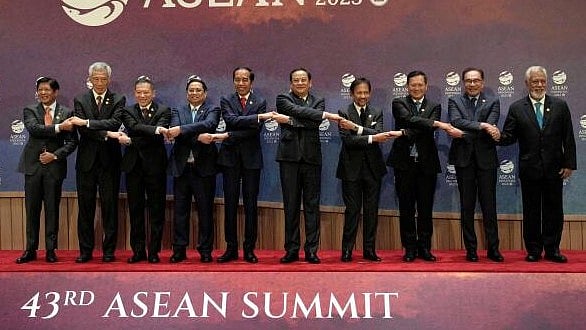 <div class="paragraphs"><p>Philippines' President Ferdinand "Bongbong" Marcos Jr., Singapore's Prime Minister Lee Hsien Loong, Thailand's Permanent Secretary of the Ministry of Foreign Affairs Sarun Charoensuwan, Vietnam's Prime Minister Pham Minh Chinh, Indonesian President Joko Widodo, Laos' Prime Minister Sonexay Siphandone, Brunei's Sultan Hassanal Bolkiah, Cambodia's Prime Minister Hun Manet, Malaysian Prime Minister Anwar Ibrahim, and East Timor's Prime Minister Xanana Gusmao hold hands for a family photo before the start of the retreat session at the Association of Southeast Asian Nations (ASEAN) Summit in Jakarta, Indonesia. </p></div>