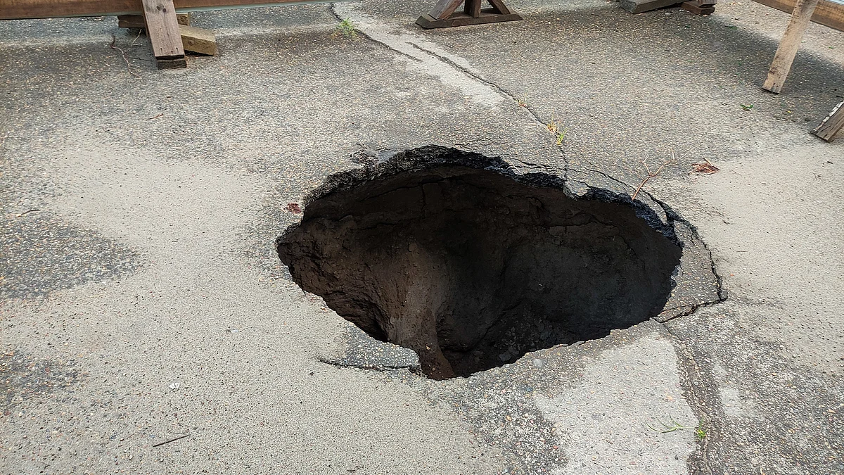 陥没孔/Sinkhole LEA s-l1200.jpg