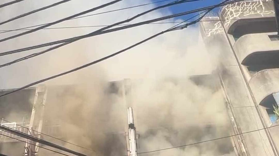 <div class="paragraphs"><p>Smoke seen coming out of the building</p></div>