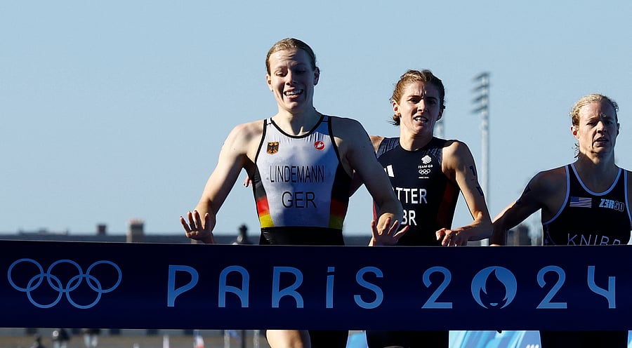 <div class="paragraphs"><p> Laura Lindemann of Germany reacts before crossing the line to win the race and the gold medal ahead of Beth Potter of Britain and Taylor Knibb of United States. </p></div>