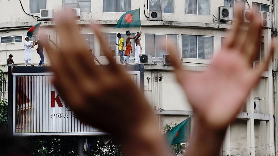 <div class="paragraphs"><p>People celebrate the resignation of Bangladeshi Prime Minister Sheikh Hasina in Dhaka, Bangladesh, August 5, 2024. </p></div>