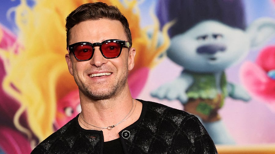 <div class="paragraphs"><p>Justin Timberlake</p></div>