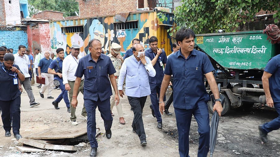 <div class="paragraphs"><p>Delhi L-G VC K Saxena during the inspection at the Barapulla, Kushak and Sunehri drains and the historic Barapulla bridge. </p></div>