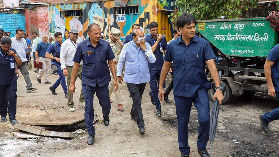 <div class="paragraphs"><p>Delhi Lt. Governor Vinai Kumar Saxena visits a drain in New Delhi, Aug 4, 2024.</p></div>