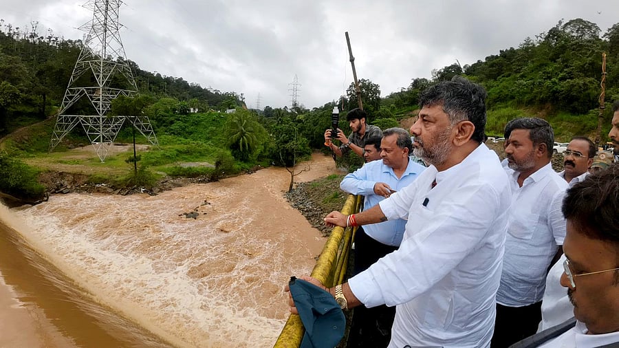 <div class="paragraphs"><p>Water Resources Minister D K Shivakumar inspects the trial run of Stage-1 of Yettinahole project at weir-1 near Kumbaradi Estate in Sakleshpur taluk, Hassan district, on August 28. </p></div>