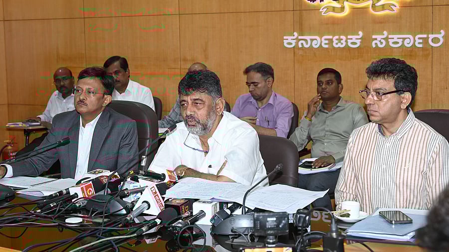 <div class="paragraphs"><p>Deputy Chief Minister D K Shivakumar addresses a press meet on Yettinahole project in Bengaluru on Monday. Additional Chief Secretary Gaurav Gupta, and BBMP Chief Commissioner Tushar Girinath are seen.</p></div>