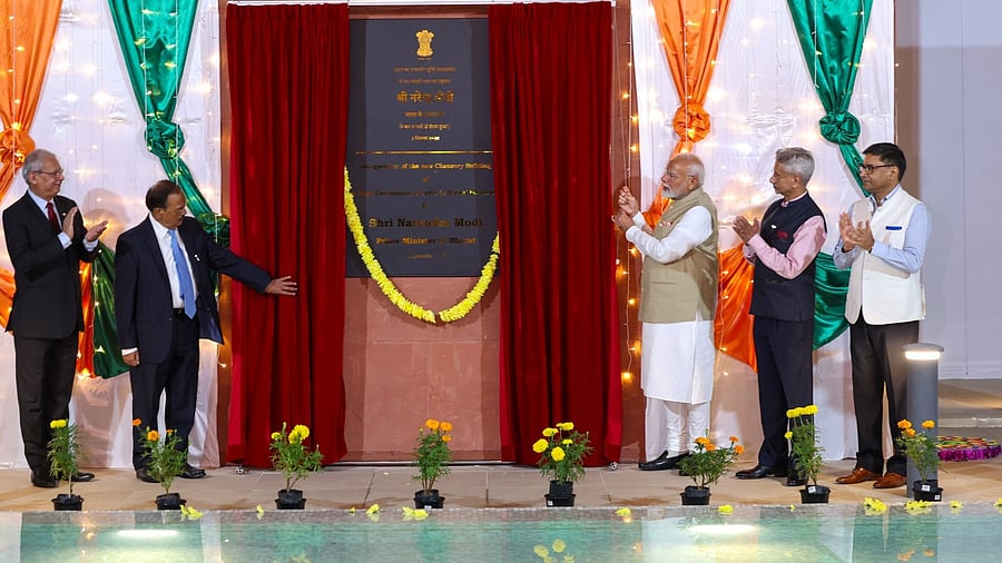 <div class="paragraphs"><p>PM Modi inaugurating the chancery premises of the Indian High Commission in Brunei.</p></div>