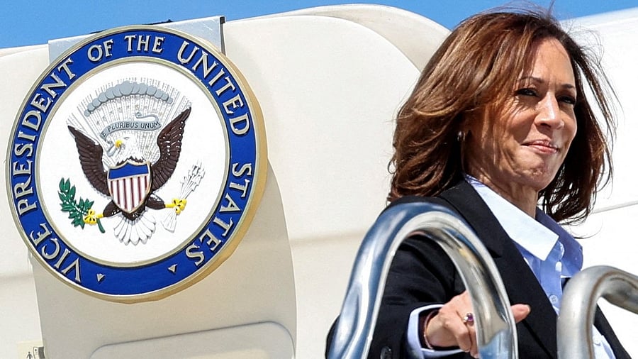 <div class="paragraphs"><p>Democratic presidential nominee and US Vice President Kamala Harris boards Air Force 2 for departure at Detroit Metropolitan Wayne County Airport, in Detroit, Michigan</p></div>