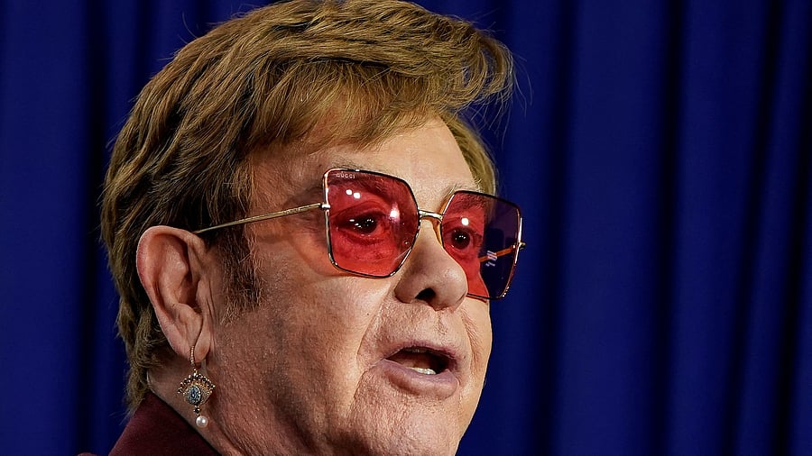 <div class="paragraphs"><p>Elton John.</p></div>