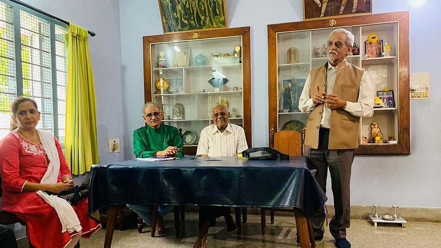 M K Krishna (extreme right).
