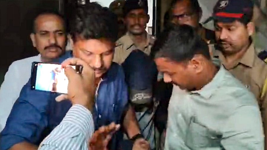 <div class="paragraphs"><p>Jaydeep Apte, sculptor of Chhatrapati Shivaji Maharaj statue at Rajkot fort, being arrested from Kalyan in Thane district</p></div>