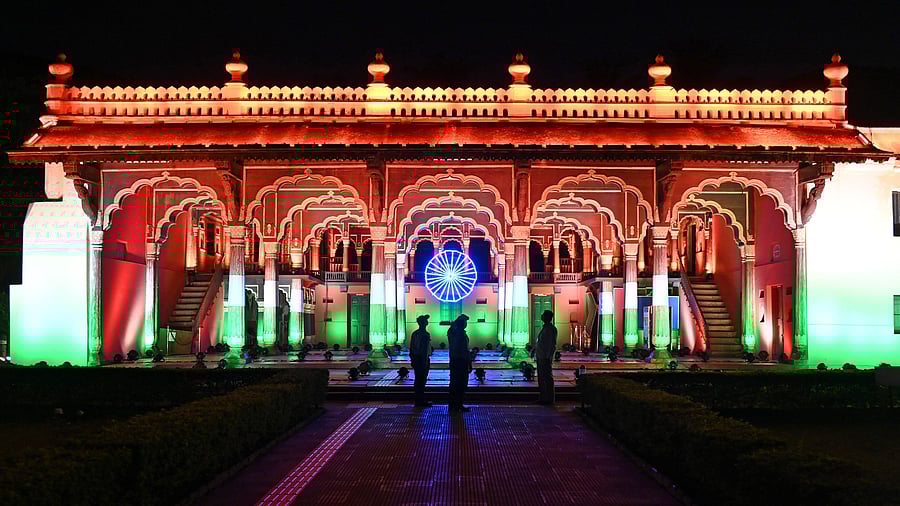 <div class="paragraphs"><p>The paintings in Tipu Sultan’s Summer Palace, managed by the Archaeological Survey of India, need urgent attention, say experts.</p></div>