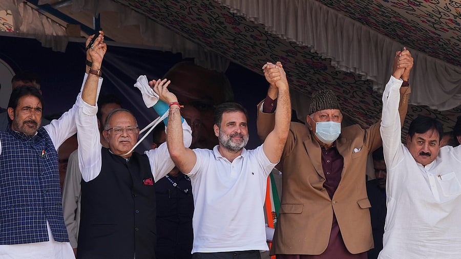 <div class="paragraphs"><p> Leader of Opposition in Lok Sabha and Congress MP Rahul Gandhi with National Conference (NC) President Farooq Abdullah and other leaders of Congress and NC during a public meeting ahead of the Jammu and Kashmir Assembly elections, in Anantnag district, Wednesday, Sept. 4, 2024. </p></div>