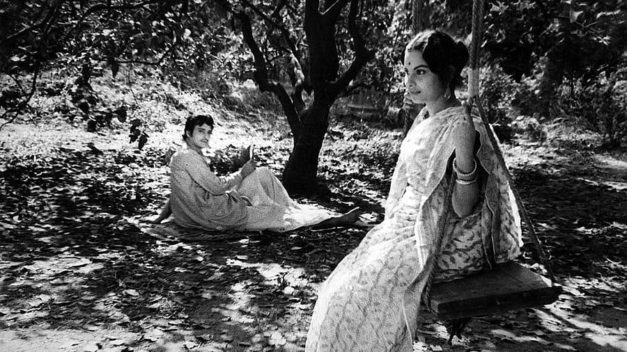 Garden scene in 'Charulata'.
