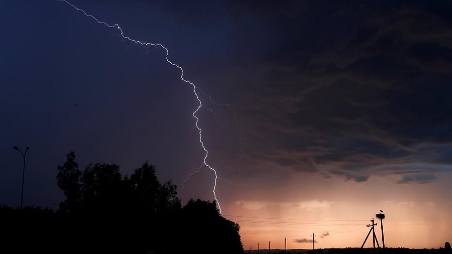 <div class="paragraphs"><p>Representational picture of lightning strikes </p></div>