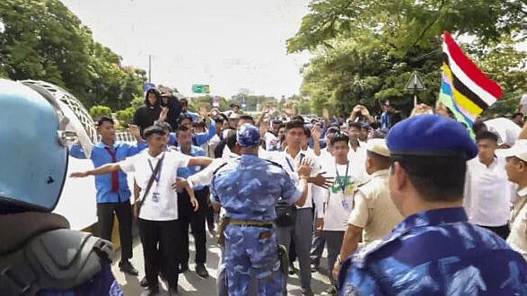 <div class="paragraphs"><p>Security personnel stop members of All Manipur Students' Union (AMSU) during a protest march against the recent violence in the state, in Imphal, Monday. </p></div>