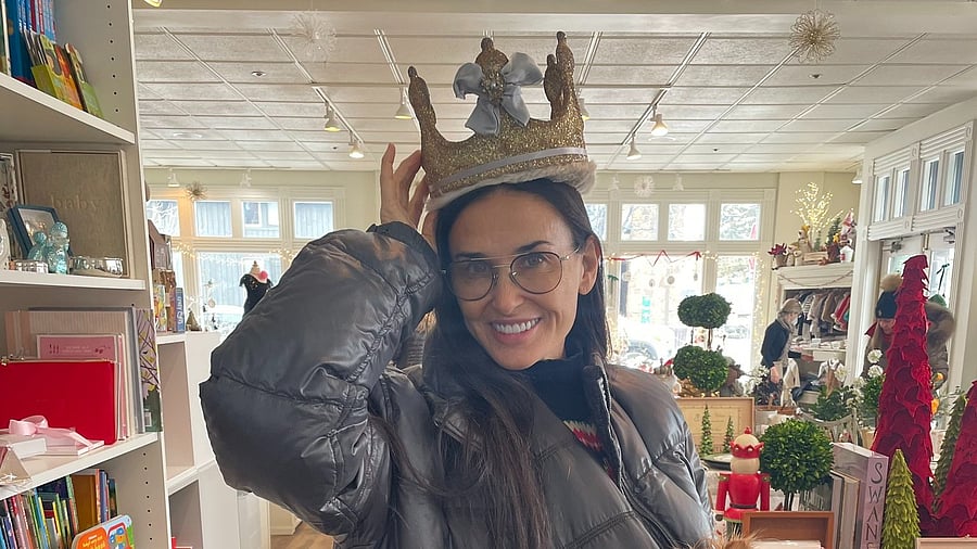 <div class="paragraphs"><p>Demi Moore</p></div>