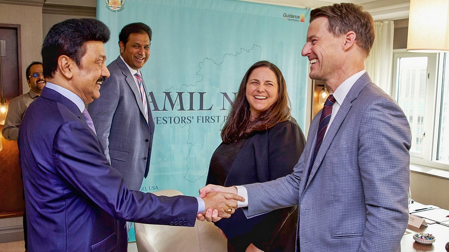 <div class="paragraphs"><p>Tamil Nadu Chief Minister MK Stalin meets the team of Ford Motors, in Chicago, on Wednesday. </p></div>