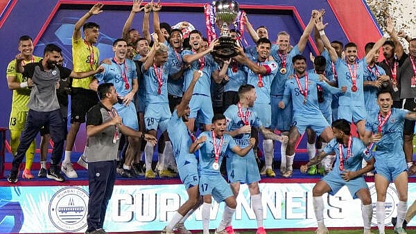<div class="paragraphs"><p>Mumbai City FC players celebrate with the trophy after winning the Indian Super League (ISL) 2023-24 final match over Mohun Bagan Super Giants, at Vivekananda Yuba Bharati Krirangan (Salt Lake Stadium) in Kolkata on May 4, 2024.</p></div>
