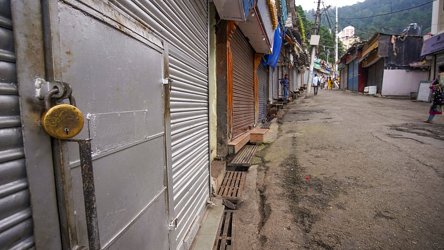 <div class="paragraphs"><p>Shops closed in a market area in view of the 'bandh' called by traders to protest the police action during an agitation demanding the demolition of an illegal structure in a mosque on Wednesday, at Sanjauli locality in Shimla, Thursday, Sept 12, 2024. </p></div>