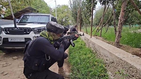 <div class="paragraphs"><p>Security personnel during an encounter with militants at Chak Tapper Kreeri Pattan area, in Baramulla district. </p></div>