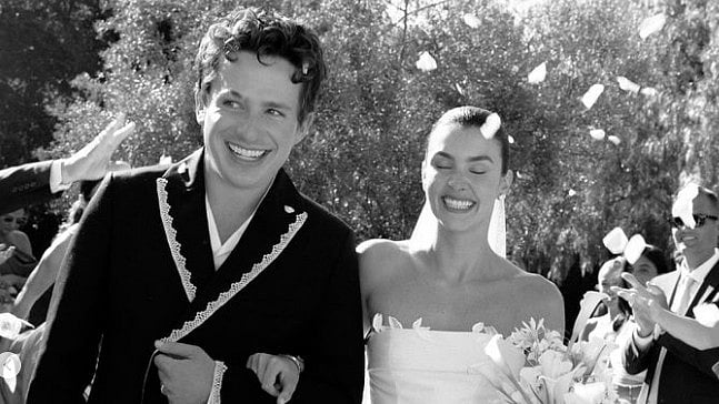 <div class="paragraphs"><p>Charlie Puth and Brooke Sansone tie the knot</p></div>