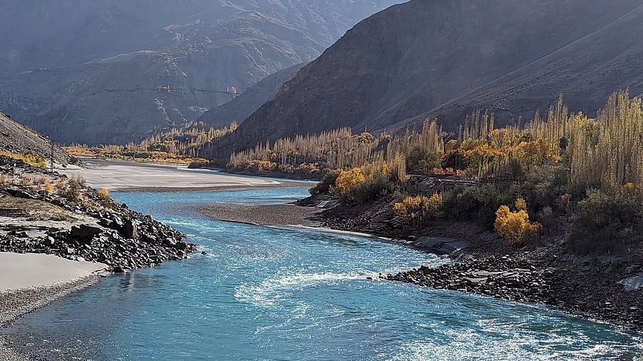 <div class="paragraphs"><p>An image of the Indus River.</p></div>