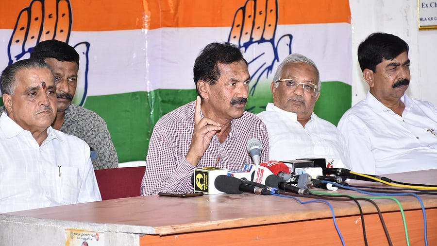 <div class="paragraphs"><p>KPCC spokesman M Lakshamana during a press conference</p></div>