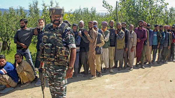 <div class="paragraphs"><p>People line up to cast their votes in J&K</p></div>