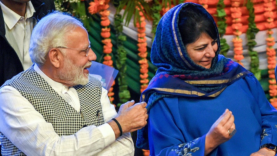 <div class="paragraphs"><p>Prime Minister Narendra Modi with with former J&K Chief Minister and PDP chief Mehbooba Mufti.</p></div>