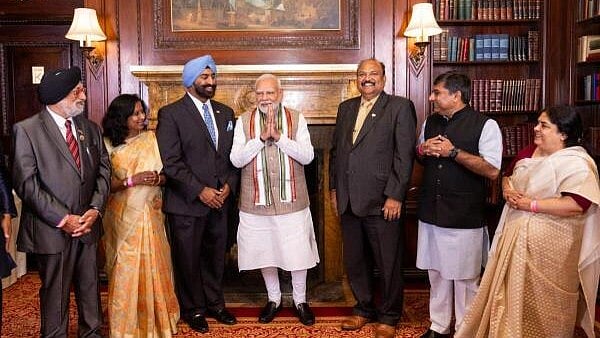 <div class="paragraphs"><p>Prime Minister Narendra Modi meets members of the Sikh community, in New York. </p></div>