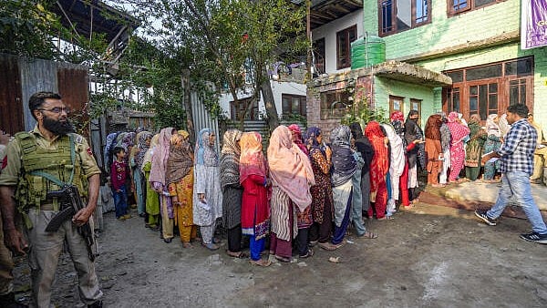 <div class="paragraphs"><p>Women line up to vote in the J&K polls 2nd phase </p></div>