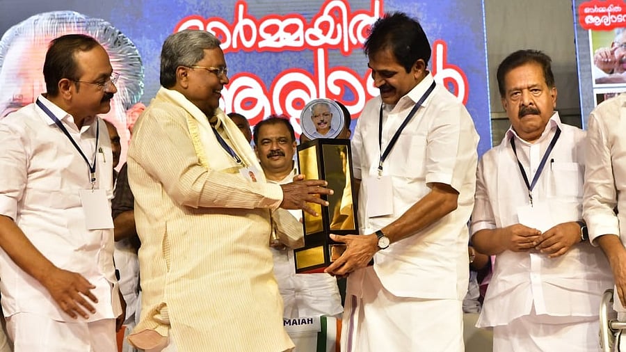 <div class="paragraphs"><p>Siddaramaiah being presented a plaque of the late Aryadan Mohammed by by KC Venugopal.</p></div>