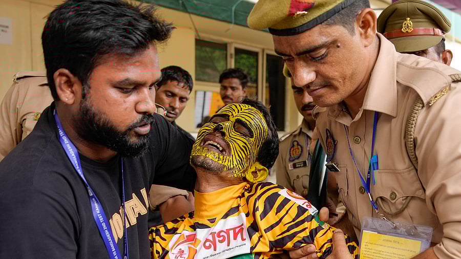 <div class="paragraphs"><p>A Bangladeshi supporter after he was heckled by miscreants during the first day of the 2nd cricket Test match between India and Bangladesh at the Green Park Stadium, in Kanpur, Friday, September 27, 2024. </p></div>